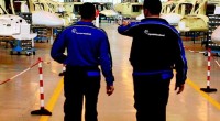 dalla Gazzetta del Mezzogiorno Mille posti di lavoro a rischio nel settore aeronautico brindisino. E le segreterie provinciali tornano a sollecitare un incontro urgente con i massimi vertici regionali dopo che il precedente invito del 28 luglio scorso è rimasto «lettera morta» dato che non è pervenuta alcuna convocazione. I segretari Fim-Cisl Brindisi Michele Tamburrano, Fiom-Cgil Brindisi Maurizio Sancesareo e Uilm-Uil Brindisi Alfio Zaurito tornano a chiedere al presidente della Regione Michele Emiliano e agli assessori allo Sviluppo economico Loredana Capone e al Lavoro Sebastiano Leo una «assunzione di responsabilità» sul problema che presto potrebbe deflagrare mandando a gambe […]