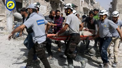 Redazione di operai Contro, l’accordo degli assassini era quello di fare raid congiunti, Washington e Mosca, per poi uscire finalmente dal ‘pasticcio’ siriano con una soluzione condivisa. La Russia punta il dito contro gli Usa per aver interrotto sabato la tregua colpendo le milizie di Assad. Il presidente siriano stesso dichiara, in un’intervista all’Afp, che gli Stati Uniti sono i responsabili della rottura della tregua e che il loro attacco dello scorso weekend era “intenzionale”. Gli Stati Uniti dal canto loro attribuiscono a Mosca le responsabilità dell’attacco di lunedì al convoglio umanitario Unhcr. Nella notte una pioggia di bombe ha […]