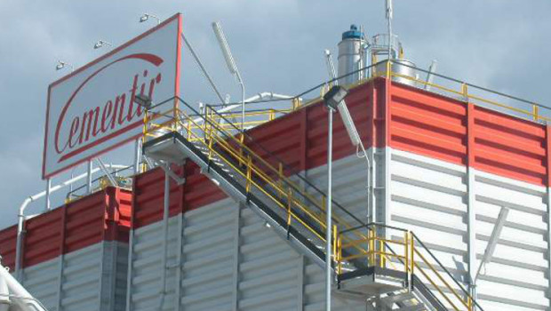 Redazione operai contro, Redazione, molti dei vostri articoli pubblicati riguardanti licenziamenti o lotte di operai per cercare di impedire la chiusura delle fabbriche evidenziano in maniera chiara che se gli operai non resistono contro i padroni in modo indipendente nella maggior parte dei casi le fabbriche chiudono per sempre e gli operai finiscono in mobilità. Redazione, avete ragione a sostenere che lasciando la conduzione delle lotte in mano ai sindacati e alle istituzioni l’obiettivo dei padroni per licenziare e chiudere le fabbriche viene raggiunto rapidamente e senza grossi problemi. Redazione Vi invio un articolo da “Il Resto del Carlino” […]