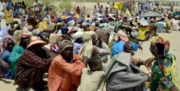 Redazione di Operai Contro, nessun governo dei padroni può bloccare gli emigranti. Renzi vuol fare accordi con i governi africani per il rimpatrio forzato. Praticamente vuol mandare gli emigranti a morire fuori dal Mediterraneo che è pieno di cadaveri. Vi invio un articolo Un lettore Speciale per Africa ExPress Cornelia I. Toelgyes Quartu Sant’Elena, 24 settembre 2016 Attorno al lago Ciad  è in atto una delle peggiori crisi umanitarie del momento. Il bacino è  è situato nella parte centro-settentrionale dell’Africa sui confini di Nigeria, Niger, Ciad e Camerun. La zona è abitata attualmente da 21 milioni di persone. Gli abitanti sono […]