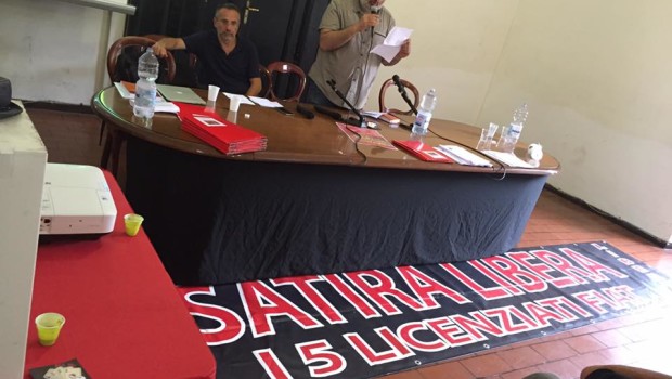 Caro operai contro La piccola borghesia di cui tante volte parlate esprime posizioni che oscillano continuamente. Prendete l’esempio del convegno di Napoli sulla Costituzione e la libertà di parola degli operai: una parte di essa sostiene che la Costituzione garantisce di per se questa libertà, è solo un problema di un’applicazione coerente. La solita minestra che dura da sessanta anni sulla illusione della Costituzione incompiuta. L’altra tendenza, sempre della piccola borghesia, sostiene invece che siccome la costituzione è la base della repubblica borghese non sia nemmeno il caso di evidenziarne il fatto che dietro l’uguaglianza formale ci sia la […]