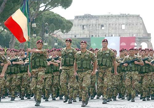 Redazione di Operai Contro, l’Italia dei padroni è in guerra in libia per il petrolio L’italia appoggia il fantoccio nominato dall’ONU I francesi e l’Egitto il  rais di Tobruk Smirne è ancora in mano all’ISIS L’italia oltre i mercenari ha inviato in Libia 300 parà della Folgore L’Italia è in guerra con la Francia, ma nessuno ner parla Renzi può continuare con le sue buffonate Un lettore   “Nel corso del prossimo anno, il Governo di accordo nazionale libico deve preparare una transizione pacifica verso un governo permanente ed eletto. Chiediamo con forza che l’Assemblea Costituzionale completi il suo […]
