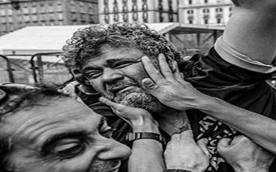 “A volte vincono gli operai…” (K.Marx) Dopo 2 anni di lotta contro tutto e tutti la Corte d’appello del tribunale di Napoli ha decretato il reintegro dei 5 licenziati Fiat. È un momento storico per tutta la classe operaia. Può e dev’essere l’inizio di un grande riscatto per i lavoratori Fiat e per i metalmeccanici in generale dopo decenni di riflusso e di sconfitte. È una grande vittoria del SI Cobas, che ha creduto fin dal primo momento in questa battaglia in controtendenza col pessimismo e il disfattismo che aleggiava nella quasi interezza del movimento sulla possibilità di battere il colosso […]