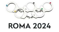 Redazione di Operai Contro, Palazzinari, coop, politici, il Vaticano, amministratori, mafiosi ed ogni tipo di delinquente, hanno scoperto lo sport. I loro leccaculo su i giornali e nelle comparsate televisive sostengono con foga le Olimpiadi a Roma. Ormai in Italia i padroni e i politici hanno scoperto la strada per scassinare lo stato: gli eventi. Il grande maestro è Renzi Expo, Giubileo e ora le olimpiadi. Cristo Virginia Raggi parla di onestà. Vuole levargli il pane di bocca. Palazzinari, coop, politici, il Vaticano, amministratori, mafiosi ed ogni tipo di delinquente, già assaporavano i miliardi di euro che avrebbero truffato […]