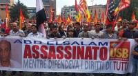 da confederazione.usb.it Piacenza – sabato, 17 settembre 2016 In una città blindata da un’assurda ordinanza che ha imposto la chiusura di negozi ed uffici, sono sfilati in corteo oltre 7000 lavoratori chiamati da USB a manifestare contro l’omicidio  di Abd Elsalam. Una manifestazione rabbiosa e decisa che ha ripetuto per ore lo slogan “siamo tutti Abd Salam” e “assassini assassini” e che si è snodata pacificamente per le vie di Piacenza.  Una manifestazione che denuncia lo sfruttamento intensivo in un settore come quello della logistica dove la precarietà  e l’illegalità sono sistema. L’appuntamento é  per martedì  20 quando si […]