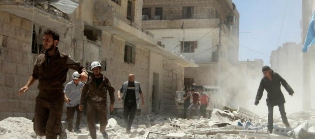 Pubblichiamo lo scritto di Shady Hamadi per il dibattito La “guerra al terrore” non finirà mai. Dal 2001 si bombarda; si stringono alleanze temporanee fra nemici giurati in nome di obbiettivi a breve termine, mentre le vittime, nei paesi arabi, sono a centinaia di migliaia. Sono queste morti a scandire il tempo che passa in una lotta contro un nemico invisibile, spesso di comodo. Essere giovani in alcuni paesi arabi significa non conoscere alternativa alla guerra o all’incertezza della vita, nel senso che non sai se, girando un angolo, un’autobomba esploderà. Baghdad è un esempio: le giornate sono segnate […]