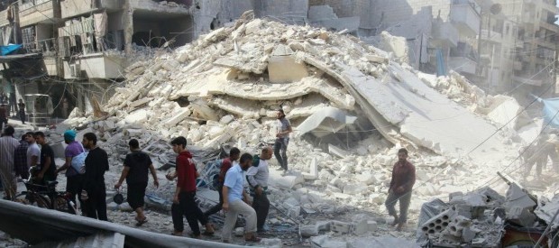 Redazione di Operai Contro, il nostro secolo sarà ricordato per sempre, come il secolo delle stragi di donne e bambini. Più di 40 mila emigranti assassinati nel mediterraneo, centinaia di migliaia i morti in Iraq, centinaia di migliaia i morti in Siria, e potrei continuare. Il nostro secolo sarà ricordato per gli strumenti usati nelle stragi. Gli emigranti affogati come topi nel mediterraneo. I bombardamenti dei crociati delle democrazie sui civili. Mentre gli USA massacrano le popolazioni in Iraq, Afghanistan, Yemen, non si placano i bombardamenti ad Aleppo. Riporto la cronaca dal fatto quotidiano Un lettore contro le stragi […]