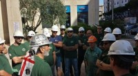 Redazione di Operai Contro, l’altro ieri gli operai dell’Eurallumina, sono scesi in piazza a Cagliari, coerenti con “la mobilitazione permanente” che avevano deciso nell’assemblea generale nella fabbrica di Portovesme. Si tratta della quinta iniziativa di settembre, precisamente nei giorni: 1, 7, 15, 23 e 28. I lavoratori si sono ritrovati in via Roma davanti all’assessorato regionale dell’Ambiente dove lo scorso 15 settembre sono stati depositati i 12 faldoni contenenti le integrazioni al progetto di ripresa produttiva, richieste per arrivare alla Conferenza di servizi definitiva che dovrà esprimersi sul progetto di riavvio. Se non ci saranno le risposte attese, l’assemblea […]