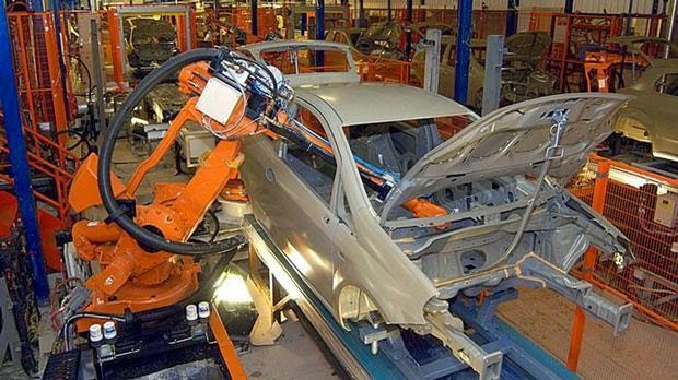 Caro Operai Contro, l’operaio di 46 anni licenziato ieri alla Fca di Melfi, ha lavorato per 23 anni, ovvero metà della sua vita, proprio alla Fiat di Melfi oggi Fca. L’operaio con una invalidità al 46%, era stato cambiato di postazione per una allergia asmatica, ma un giudice in nome della legge dei padroni, scavalcando il riconoscimento di invalidità dell’Inps, scavalcando gli stessi capi reparto che gli avevano cambiato la postazione, ha stabilito che l’operaio poteva tornare a lavorare sulla postazione dalla quale era stato spostato. L’operaio dopo un mese è finito al Pronto Soccorso, e dopo un periodo […]