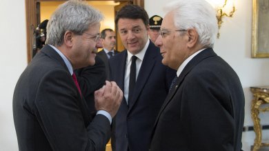 Redazione di Operai Contro, la guerra mondiale si avvicina. I soldati della repubblica italiana dei padroni parteciperanno alla guerra della NATO. Un contingente di militari italiani sarà schierato in Lettonia ai confini della Russia.Dai 3 ai 4mila uomini  La notizia viene confermata dai ministri Pinotti e Gentiloni. Mosca accusa la Nato di creare nuove divisioni. Renzi darà lavoro ai giovani disoccupati. I giovani serviranno come carne da cannone nella futura guerra dei padroni Italiani Un giovane disoccupato Nella foto i tre generali