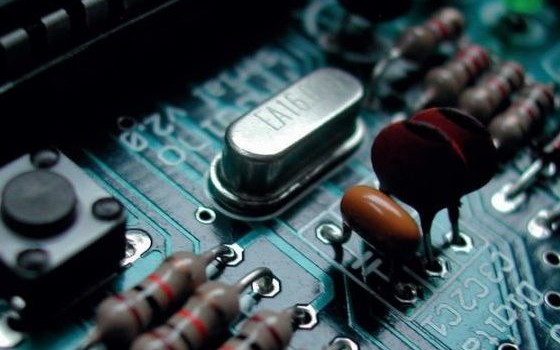 Redazione di Operai Contro, una tavola rotonda a Torino ha chiuso il convegno internazionale “4.0 (R)Evolution Road”. L’industria dei padroni è da molti anni che utilizza le più avanzate tecniche di produzione e sfruttamento degli operai. Non è nessuna “4.0 (R)Evolution Road”, ma è solo il sistema capitalista di sfruttamento del lavoro salariato. Oggi il capitalismo è in crisi. I peggiori nemici degli operai hanno preso la parola durante la tavola rotonda. Camusso segretaria generale  della CGIL: “Per gestire il cambiamento bisogna rimettere al centro la redistribuzione del reddito” Ma di quale reddito parla Camusso, probabilmente del suo,In fabbrica […]