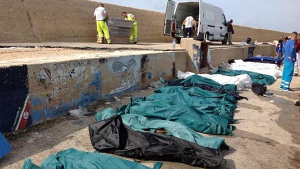 Redazione di operai contro, vi invio una inchiesta sulla strage di emigranti del 3 ottobre 2013 Un operaio Senegalese Questa inchiesta racconta ed analizza i fatti accaduti il 3 Ottobre 2013 individuando le conseguenze politiche ed economiche legate all’uso distorto che la propaganda di regime ne ha fatto. Il documento è stato scritto a partire dalle testimonianze dei primi soccorritori e di alcuni sopravvissuti, molte delle quali sono state ignorate o scarsamente prese in considerazione dalle indagini ufficiali. Non è mai stata, infatti, aperta un’indagine per mancato soccorso. Questo dossier accompagna la video inchiesta “Lampedusa 3 ottobre 2013. I […]