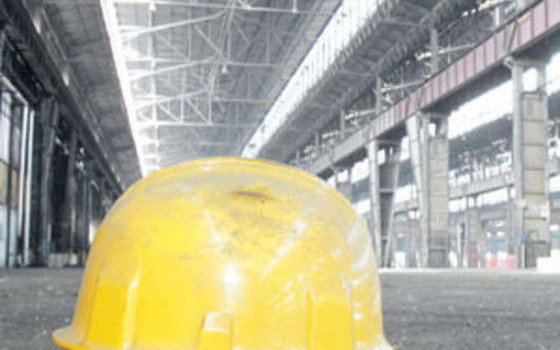 Caro Operai Contro, il 2017 è cominciato con una nuova strage di operai sul lavoro. Al 9 gennaio sono 7 gli operai uccisi per il profitto. Nelle province di Roma, Milano, Siracusa, Genova, Vicenza, Sondrio, Lodi. Operai, organizziamoci per tenere alta la guardia sul posto di lavoro, e preparare la fine di questo modo di produzione fondato sullo sfruttamento degli operai, che sta alla base di questa società. I dati del 2017 e del 2016, sono dell’Osservatorio Indipendente di Bologna. Saluti operai Morti sul lavoro nell’intero 2016 Nel 2016 sono morti 641 lavoratori sui luoghi di lavoro e oltre […]