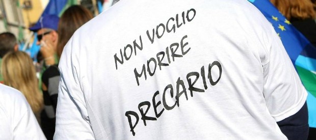 dal Fattoquotidiano Meno di 500 euro all’anno. E’ il reddito netto dei “nuovi precari” pagati a voucher. La cifra choc arriva ancora una volta dall’Inps e conferma in modo definitivo come i buoni da 10 euro che in teoria dovrebbero servire per remunerare solo prestazioni occasionali siano diventati in realtà un “girone infernale” che serve soprattutto a garantire alle imprese lavoro a basso costo e non fa affatto emergere il nero. Dal 2008 al 2016 il numero di italiani pagati in questo modo è cresciuto costantemente, rileva l’istituto nel report sul lavoro accessorio aggiornato al primo semestre dell’anno: dai 216mila del 2011 agli 1,01 milioni del […]