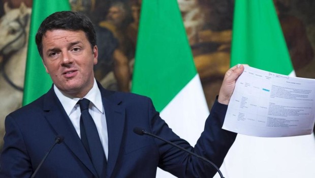 Redazione di Operai Contro, Il premier Matteo Renzi non perde nessuna occasione per propagandare il vota Si al Referendum costituzionale del 4 dicembre. Sembra una parodia degli spettacoli di Crozza.E’ quello che è accaduto nella presentazione della legge di stabilità. Riduzioni dell’IRPEF ai padroni e miliardi di euro sempre ai padroni Distribuzione di promesse di elemosine al maggior numero possibile di Italiani. Per i padroni sono miliardi di euro che Renzi distribuisce Per gli altri sono miliardi di promesse di elemosine che non li salverà dalla miseria.Tra i tantissimi beneficati delle elemosine di Renzi ci sono situazioni molto diverse: […]
