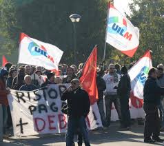 Il Foglio Bianco SULLA RISTORI….Posted: 03 Oct 2016 06:05 AM PDT Riproponiamo un articolo pubblicato nel 2014 che riporta di un Ordine del Giorno sulla vertenza Ristori presentato dai membri dell’area di opposizione Fiom al Direttivo Provinciale di Pisa. L’OdG in questione è stato respinto dalla maggioranza dei dirigenti sindacali di Pisa. Mozione sulla crisi della Ristori, presentata al Direttivo FIOM del 20.11.2014 Il Direttivo provinciale FIOM Pisa considera negativa per i lavoratori l’intesa raggiunta il 5 Novembre scorso tra la Proprietà, il Commissario concordatario e le OOSS con la mediazione della Regione, in quanto non  risponde alle istanze alla […]