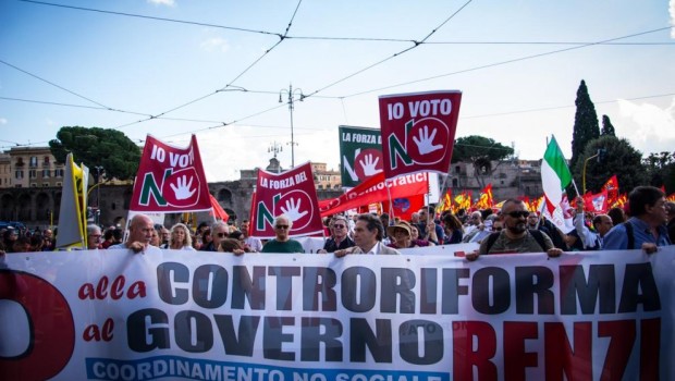 Redazione di Operai Contro, Fimalmente una processione di ” sinistra”. Sono in 40mila, a detta degli organizzatori, i partecipanti al corteo indetto dal “Coordinamento No Sociale” per dire un “secco NO” al referendum del 4 dicembre “al tentativo di Renzi di stravolgere la Costituzione e i diritti, a cominciare da quello del lavoro”. Colore prevalente: il rosso, delle bandiere del Partito di Rifondazione Comunista, del Partito Comunista dei Lavoratori, del Pci e dell’Unione dei sindacati di base Ma quando la smetteranno con le processioni? Un operaio di Torino  