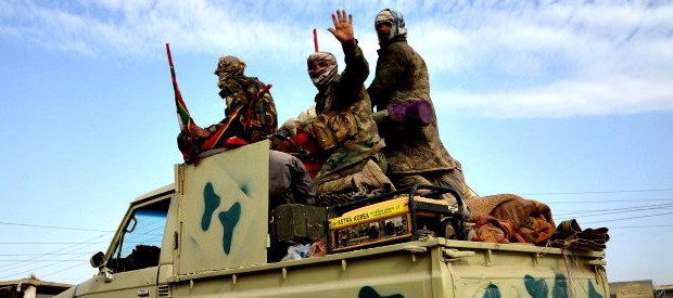 Redazione di Operai Contro, Il Parlamento di Baghdad ( Parlamento dei fantocci USA) ha approvato una legge che concede alle milizie sciite lo status giuridico di forze “di riserva e di sostegno” della polizia e dell’esercito che faranno il loro ingresso a Mosul nella roccaforte dello Stato Islamico in Iraq. Approvato con 208 voti su 327, il provvedimento segna una svolta politica negli equilibri del variegato fronte dei “liberatori” che stanno combattendo contro le milizie jihadiste asserragliate nella città. Infatti, le Forze di mobilitazione popolare (Hashid Shaabi) passano dallo status di “formazione paramilitare” a forza militare istituzionalizzata. I quasi 100mila uomini della […]