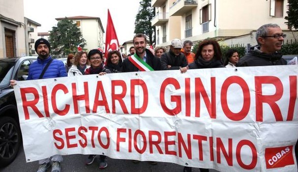 Redazione di Operai Contro, i politici dela regione e l’azienda fanno i tavoli. Sono una buffonata. Il 24 novembre 2016 la Richard Ginori di Sesto Fiorentino ha annunciato 87 esuberi Questo è il nuovo piano industriale dell’azienda. Iimmediata la decisione degli operai per lo sciopero, che verrà ripetuto domani 25, quando alle 10 verrà anche attuata una manifestazione a Firenze, sotto la presidenza della Regione Toscana, dove era già in programma un incontro tra azienda e Regione.  Un operaio della Ginori