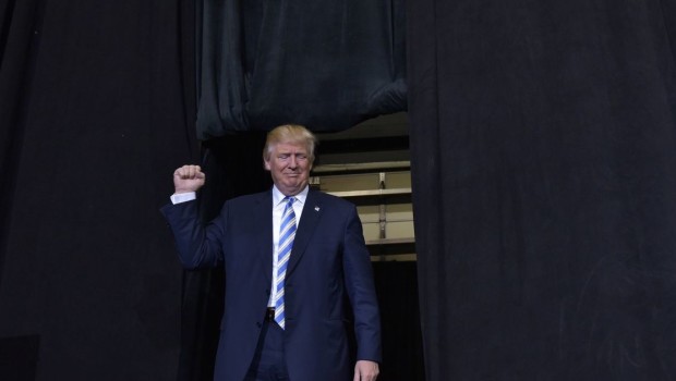 pubblichiamo per il dibattito Trump presidente: Ancora una volta, «la legalità ci uccide» Il vero volto della democrazia L’ elezione di Trump ha portato allo scoperto i nervi delicati della sinistra democratica, svelando la sua imbelle e imbecille presunzione. La sinistra è il lato bello e impossibile della democrazia. Il lato oscuro è la destra che NON è democratica, dovremmo saperlo. Tutte le volte che il gioco si è fatto duro, la destra democratica ha detto: «La legalità ci uccide»[1]. E via un bel colpo di Stato! Lo hanno fatto nel 1881 in Francia, 1922 in Italia, nel 1933 […]