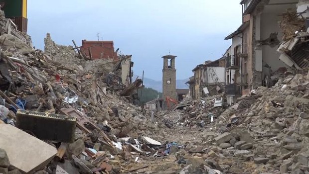 Redazione di Operai Contro, ci hanno promesso solo balle: Non vi abbandoneremo. Vi daremo le casette, La ricostruzione sarà veloce. un terremotato  
