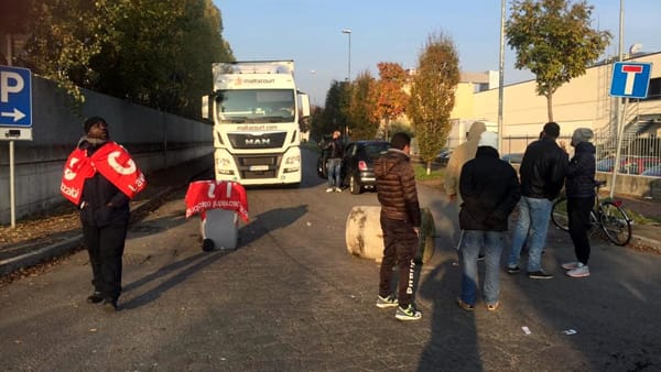 Redazione di operai Contro, Nel distretto modenese della lavorazione delle carni sono 70 gli operai che al momento rischiano il posto. Dopo gli scioperi e i picchetti indetti dal SiCobas alla Global Carni e all’Alcar, il Flai-cgil è preoccupata. La Flai Cgil, ha denunciato da tempo una questione legalità nel settore della macellazione delle carni: “Settore in cui un intricato sistema di appalti e sub appalti ha generato una giungla fatta di contratti non applicati, false cooperative, orari di lavoro arbitrari, condizioni di vero e proprio sfruttamento e ricatto. È necessario un richiamo anche alla responsabilità sociale d’impresa delle […]