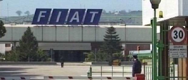 da sindacatounaltracosa.org Rendiamo pubblico quanto accaduto alla Fca di Termoli vista la gravità assoluta del comportamento del segretario Tarantino che dissociandosi dallo sciopero sul sabato comandato del 21 novembre espone pesantemente i delegati e le delegate Rsa Fiom nei confronti della direzione Fca. Un comportamento ingiustificabile, incompatibile con il ruolo che la Fiom gli ha riconosciuto. Di seguito il Comunicato del segretario Fiom Molise Tarantino FIOM MOLISE COMUNICATO SINDACALE A seguito di quanto affisso nelle bacheche aziendali riguardante lo sciopero indetto per sabato 21 novembre 2015, la scrivente organizzazione sindacale, congiuntamente alle Rsa Natalino Pasquale, Papadopoli Michele e Serena […]