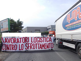 Caro Operai Contro, 3 operai s’incontrano con l’ex padrone per incassare 6 mila euro a testa di salari arretrati. Il padrone si presenta invece con una squadraccia che manda all’ospedale i 3 operai. Con l’escamotage delle cooperative, i padroni possono chiudere e aprire cooperative come vogliono, trattando gli operai peggio degli schiavi, spesso non pagano neanche i già bassi salari. Contano sul fatto che per gli operai delle cooperative, non è facile far valere le proprie spettanze. E quando invece non si rassegnano, allora il padrone si organizza alla maniera degli squadristi. Questo sistema ne esce rafforzato dopo le […]