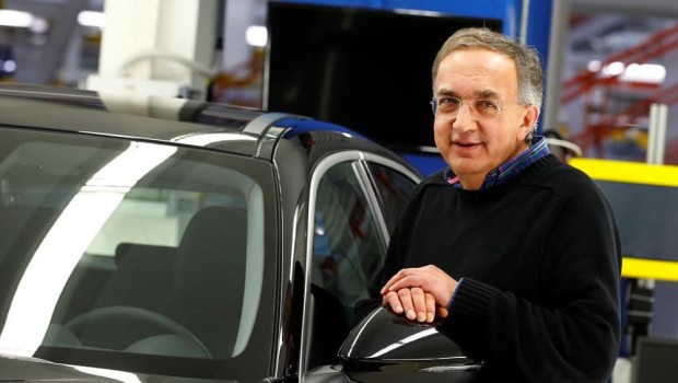 Redazione di Operai Contro, «Sono nauseato dal dibattito: insulti, cose pazzesche», dice l’ad del gruppo Fca, Sergio Marchionne, del clima sul referendum costituzionale. «Abbiamo confuso Renzi con la riforma» mentre invece «è un altro discorso», dice. «Spero fortemente che ci sia un voto positivo» perché «la riforma non è perfetta ma qualcosa va fatto. Poi si può sempre migliorare».  Marchionne è nauseato perchè non è cittadino Italiano, in Italia sfrutta e licenzia operai, e non può votare per il suo amico Renzi Un lettore    