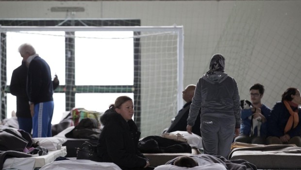 Redazione di operai Contro, Il progetto “casa Italia” di Renzi resta uno slogan pubblicitario – A Norcia il sindaco è contestato dagli sfollati perché ha fatto togliere le tende – Forse gli sfollati avranno i container entro Natale – Forse gli sfollati avranno le casette di legno tra sette mesi – Forse,…. Forse….Forse…. A quando la ricostruzione? – Forse…Forse… Forse tra 50 anni    Forse… Forse…. Uno sfollato di Norcia