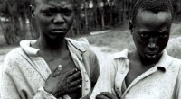 dal fatto quotidiano La Chiesa Cattolica del Ruanda chiede pubblicamente scusa per il ruolo svolto nel genocidio del 1994, dove quasi un milione di persone vennero brutalmente uccise. “Chiediamo scusa per tutti gli errori commessi. Siamo costernati dal fatto che appartenenti alla chiesa abbiano violato il proprio giuramento con Dio”, recita un comunicato dei vescovi ruandesi. Nel documento si ammette che elementi della chiesa hanno pianificato, aiutato e posto in essere il genocidio, nel quale oltre 800.000 persone di etnia Tutsi e alcuni moderati Hutu vennero massacrati dagli estremisti Hutu. Molte delle vittime vennero uccise nelle chiese dove avevano trovato […]