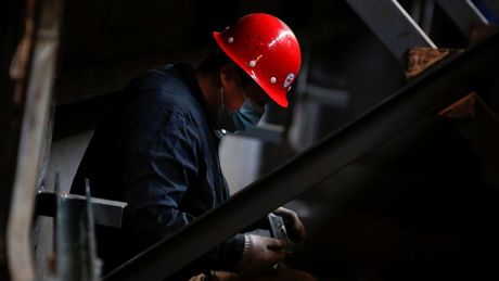 Redazione di Operai Contro, continua in tutto il mondo la strage degli operai. 17 minatori sono morti per l’esplosione accaduta in una miniera di carbone della Baoma Mining, nel distretto di Yuanbaoshan della città di Chifeng, nella Mongolia interna. L’incidente annovera anche un numero imprecisato di minatori intrappolati, Il nuovo massacro è avvenuto proprio nel giorno in cui è stata ufficializzata la morte di 21 minatori bloccati da 4 giorni in una miniera a Qitaihe, provincia di Heilongjiang.   Un operaio  