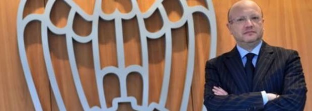 Redazione di Operai Contro, La sconfitta di Renzi non è solo la sua sconfitta, ma anche la sconfitta dei suoi amici padroni. Il corriere della Sera il 6 dicembre ha pubblicato l’intervista a Boccia dove quest’ultimo esponeva che confindustria aveva all’unanimità votato per l’appoggio del sì. Si può quindi affermare che il voto non è stato solamente contro il governo Renzi, ma anche contro ai padroni che ne hanno per tre anni guidato le scelte. Prima di tra tutte le leggi fatte per i padroni ricorderemo il jobact che pesa soprattutto sui giovani che non a caso più nettamente […]