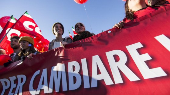 BOLOGNA – Scadono i contratti a termine e invece di assumere nuovo personale arrivano valanghe di voucher. È così che nei negozi e in alcune grandi catene, secondo la Cgil, il buono lavoro ha sostituito i contratti veri e propri. Nel mirino del sindacato finiscono Brico Center e Sisal. “Tutto legale, tutto consentito dalle nuove norme – spiega Stefano Biosa, della Filcams Cgil – Ma in questo modo i voucher hanno sostituito il lavoro più tutelato, altro che far emergere lavoro nero”. I dati dell’Inps del resto dimostrano il boom registrato dall’uso dei voucher anche in Emilia-Romagna. Tra gennaio […]