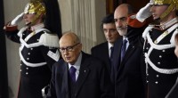 Redazione di Operai Contro, Mattarella ha aperto il valzer delle consultazioni. Il capo dello stato sente i vari rapprentanti delle cariche statali e dei partiti. Il suo impegno è quello di trovare un nuovo presidente del consiglio  del governo dei padroni. Ha nessuno viene in mente di eliminare le leggi fatte da Renzi contro operai e lavoratori. Mattarella cerca un  nuovo politico che continui a favorire i padroni. Questa è la democrazia parlamentare della dittatura dei padroni. Ma la democrazia dei padroni sta scricchiolando in tutto il mondo. Gli operai per questa democrazia sono solo schiavi salariati. Noi operai […]