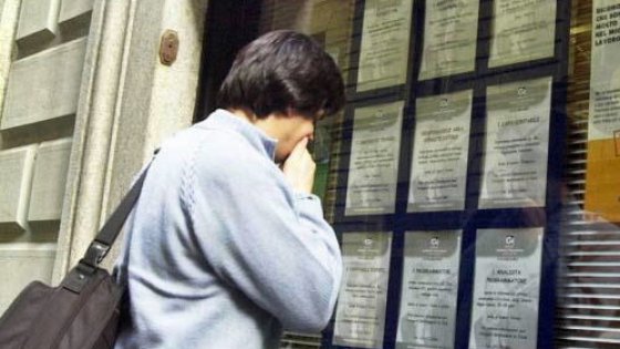 Redazione di Operai Contro, Dopo il referendum del 4 Dicembre 2016 il Pd, Partito dei padroni, ha un chiodo fisso: ebvitare altri Referendum. La CGIL della Camusso invece della lotta contro il Jobs Act aveva organizzato una raccolta firme per fare dei referendum. Pd, Renzi, La Camusso e gli affiliati alla banda pensavano che il 4 Dicembre il Si avrebbe vinto. Così non mè stato. Tutti gli affiliati alla banda del Pd hanno un unico problerma: impedire i referendum. La ripresa non decolla, i disoccupati aumentano,i buoni lavoro si impennano a 121 milioni venduti in ottobre, i salari diminuiscono. […]