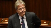 Redazione di Operai Contro, dopo il NO al referendum del 4 dicembre, Renzi ha nominato formalmente capo della banda Gentiloni. Paolo Gentiloni, durante la conferenza stampa al termine del Consiglio Europeo a Bruxelles ha dichiarato: “Non ho nessunissima intenzione di cambiare linea su articolo 18 e Jobs Act. Tutto è perfettibile, ma ritengo che la riforma del lavoro fatta” dal governo Renzi sia “uno dei risultati da difendere”. Gentiloni è uno della banda Renzi Noi operai abbiamo votato NO per vendicarci di Renzi che ha dato ai padroni la libertà di licenziarci Noi operai dobbiamo liquidare tutta la banda […]