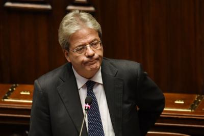 Redazione di Operai Contro, dopo il NO al referendum del 4 dicembre, Renzi ha nominato formalmente capo della banda Gentiloni. Paolo Gentiloni, durante la conferenza stampa al termine del Consiglio Europeo a Bruxelles ha dichiarato: “Non ho nessunissima intenzione di cambiare linea su articolo 18 e Jobs Act. Tutto è perfettibile, ma ritengo che la riforma del lavoro fatta” dal governo Renzi sia “uno dei risultati da difendere”. Gentiloni è uno della banda Renzi Noi operai abbiamo votato NO per vendicarci di Renzi che ha dato ai padroni la libertà di licenziarci Noi operai dobbiamo liquidare tutta la banda […]