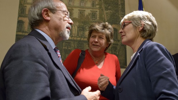 Redazione Operai Contro, Avanti tutta con gli accordi tra padroni e la triplice sindacale Cgil, Cisl e Uil. Mi associo al lavoratore del settore pubblico che li chiama parassiti i tre segretari nazionali Camusso, Furlan e Barbagallo anche se sarebbe meglio aggiungere che sono dei venduti e servi dei padroni. Si perché in queste due ultime settimane hanno fatto più danni che interessi per gli operai e per i lavoratori sia del settore privato che pubblico, avendo firmato accordi a perdere con i rinnovi dei contratti nazionali per i metalmeccanici e ora quello degli statali. Redazione, evito di spiegare […]