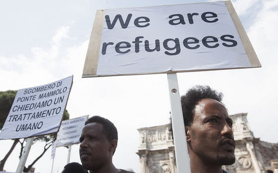 Redazione di operai Contro, i padroni e i loro politici, in tutto il mondo parlano di accogliere i profughi. Cioè sono disponibili ad accogliere chi scampa dai bombardamenti che gli imperialisti hanno scatenato. E gli altri emigranti? Coloro che scappano dalla fame e dalla morte per fame che gli stessi imperialisti hanno provvocato? Da angelino Alfano ad Hollande sono tutti per la deportazione degli emigranti. La storia è sempre la stessa : C’è la crisi è non possiamo accettare tutti. La realtà è che la società dei padroni condanna alla morte per fame  milioni di uomini La società dei […]