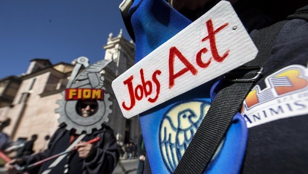 Redazione di Operai Contro,  la Corte Costituzionale ha dichiarato inammissibile il quesito sull’art 18 Nell’odierna camera di consiglio la Corte Costituzionale ha dichiarato: ammissibile la richiesta di referendum denominato “abrogazione disposizioni limitative della responsabilità solidale in materia di appalti” (n. 170 Reg. Referendum); ammissibile la richiesta di referendum denominato “abrogazione disposizioni sul lavoro accessorio (voucher)” ( n. 171 Reg. Referendum); inammissibile la richiesta di referendum denominato “abrogazione delle disposizioni in materia di licenziamenti illegittimi ” (n. 169 Reg. Referendum). E’ quanto riporta la nota della Consulta. Camusso e la CGIL invece di organizzare la protesta operaia contro il Jobs […]