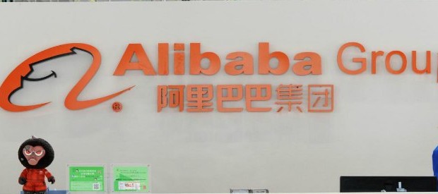 Redazione di Operai Contro, Piacenza può contare, tra capoluogo e provincia, su vere e proprie città nelle città, dominate dai colossi del settore della distribuzione: da Amazon a Ikea, passando per Tnt e Gls. I padroni della grande distribuzione hanno fatto profitti enormi sfruttando i facchini. Le proteste e le lotte hanno avuto le loro vittime: il facchino egiziano Abd Elsalam Dpo la richiesta di Alibaba, leader mondiale del commercio elettronico, della concessione per trasformare una enorme zona agricola di 960mila metri quadri tra le frazioni di Le Mose e Roncaglia in area industriale, il Pd e le cooperatibe […]