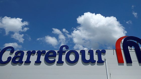 Redazione di Operai Contro, la crisi del capitalismo investe i grandi centri vendita. I salari diminuiscono, la disoccupazione aumenta. I padroni dei supermercati difendono i loro profitti, colpendo i loro dipendenti con il licenziamento. Dopo il licenziamento di 1666 lavoratori di Almaviva, licenziamenti  che i sindacalisti hanno gestito con il padrone e il governo, aumentano i licenziamenti collettivi. I padroni sono tranquilli CGIL-CISL- UIL collaboreranno a gestire gli esuberi La catena francese Carrefour ha annunciato una ristrutturazione delle attività in Italia che coinvolgerà 500 lavoratori dichiarati in esubero e, in aggiunta, la chiusura dei punti vendita di Borgomanero, Trofarello […]