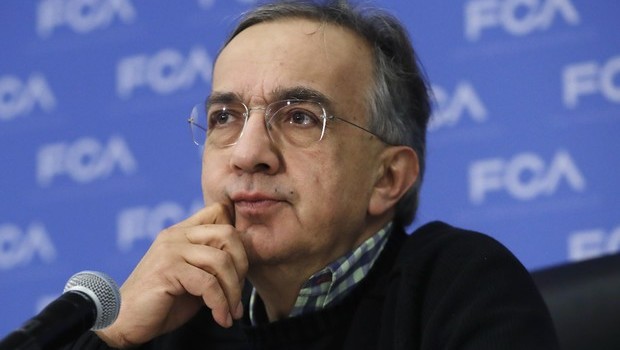 ANSA Fca sotto accusa in Usa: l’Agenzia per la Protezione ambientale americana accusa l’azienda di aver usato un software per consentire emissioni diesel sopra i limiti. E, secondo quanto riporta la Cnbc, Fca potrebbe andare incontro a sanzioni  fino a 4,63 miliardi di dollari. “Pronti a collaborare, ma i limiti sono stati rispettati”, replica la società. Dopo le indiscrezioni, Fca è affondata a Wall Street: i titoli sono arrivati a perdere il 18,39% a 9,05 dollari per azione. A Piazza Affari ha chiuso in calo del 16% a 8,8 euro. Crollo anche per Exor, il titolo della holding della famiglia Agnelli, che […]