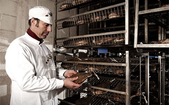 Redazione di Operai Contro, L’azienda ha avviato (mercoledì 4 gennaio) una procedura di licenziamento collettivo per 106 operai su 497. Il 9 Gennaio ci sarà il solito tavolo tra padrone e sindacalisti I sindacalisti al solito si propongono di gestire con il padrone i licenziamenti: – autolicenziamenti – contratti di solidarietà – CIG Ma quando la smetteremo noi operai di lasciare decidere ai parassiti del sindacato Un operaio Fiorucci  