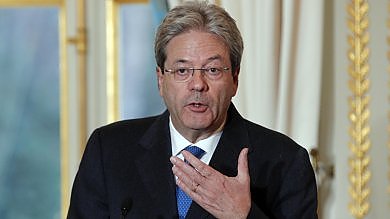 Redazione di Operai contro, raccontano i giornali on line che Il presidente del Consiglio Paolo Gentiloni ha lasciato il policlinico Gemelli, dove era ricoverato da martedì sera per l’impianto di uno stent. Il premier presiederà alle 12, a quanto si apprende da fonti di governo, il Consiglio dei ministri, a conferma dell’ottima ripresa. Gli scribacchini della stampa e della TV hanno iniziato a fare il loro mestiere. Se qualcuno è convinto che durante il ricovero stava calmo e tranquillo si sbaglia. Durante il ricovero, una volta fuori dalla terapia intensiva dell’unità coronarica del Policlinico universitario, il presidente del Consiglio ha […]