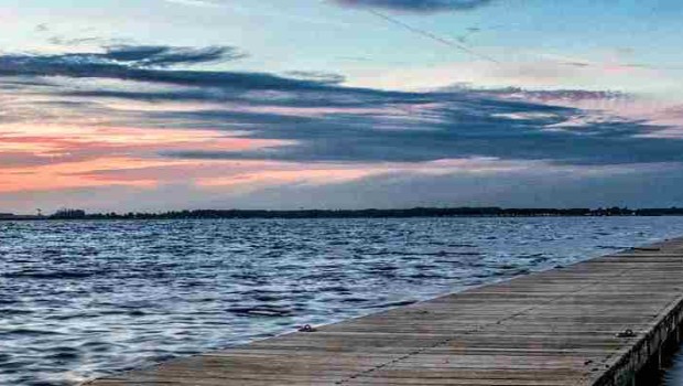 Non in Mio Nome, La vita vale molto più di una frontiera Posted on17 gennaio 2017Authorredazione L’anno appena iniziato avrà molto probabilmente come paradigma per le questioni inerenti l’immigrazione, gli strumenti della repressione, della negazione dei diritti, delle espulsioni forzate e della detenzione amministrativa. Come ADIF aderiamo a questa come a tutte altre le iniziative che si terranno nel paese per contrastare questa feroce quanto inutile svolta securitaria messa in atto unicamente allo scopo di assecondare i timori fomentati da una classe dirigente inefficace. Loro si contenderanno i consensi con la caccia ai migranti, alla parte più sana della […]