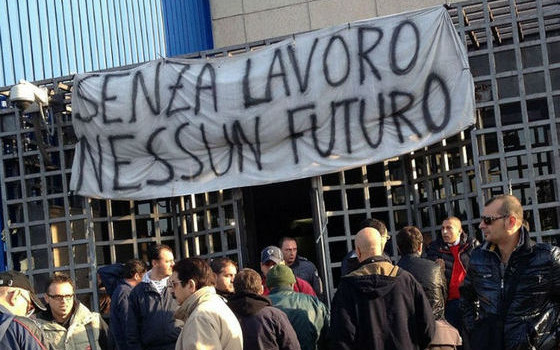 Redazione di Operai Contro, dal primo febbraio 77 lavoratori  la Clam e la Presystem (produzione di caminetti e stufe), saranno disoccupati. Si è infatti conclusa il 25 gennaio, la procedura di licenziamento collettivo per i 19 dipendenti della Presystem, e i 58 della Clam, Durante gli ultimi anni siamo stati più volte in CIG. I sindacati ci avevano convinto di aiutare il padrone per salvare il posto di lavoro. Il risultato è il nostro licenziamento. Grazie sindacalisti Un operaio