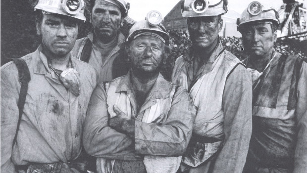 Redazione operai contro, A proposito dell’articolo che avete pubblicato ieri riguardante la continua nascita di nuovi sindacati l’operaio di Torino ha ragione nel sostenere che “tutti vogliono costruire un sindacato di classe……ogni parrocchia vanta i suoi successi ma sono successi degli operai.” Come non dargli ragione visto e considerato che innumerevoli sono le fregature che gli operai subiscono dal servilismo padronale dei sindacati confederali quando fanno accordi con Assolombarda senza interpellare gli operai o quando rinnovano i contratti nazionali al ribasso uno per tutti il recente contratto CCNL dei metalmeccanici. Cgil, Cisl, Uil di Monza Brianza hanno siglato un […]