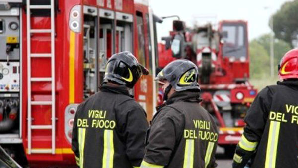   Redazione, Venerdì 17 si è verificato un incidente grave nel capannone della Plastica Panaro, azienda di Marano che produce stampaggi. Un operaio è rimasto incastrato con il proprio braccio in un macchinario per la miscela delle sostanze: la situazione è apparsa subito grave, tanto che il 118 allertato dai colleghi ha inviato sul posto sia l’ambulanza che l’elicottero dell’Ospedale Maggiore di Bologna. Presso l’azienda  sono intervenuti anche i Vigili del Fuoco, con il delicato compito di liberare l’arto dal macchinario: un’operazione delicata e non certo rapida, che si è conclusa con il taglio netto del braccio del miscelatore, […]